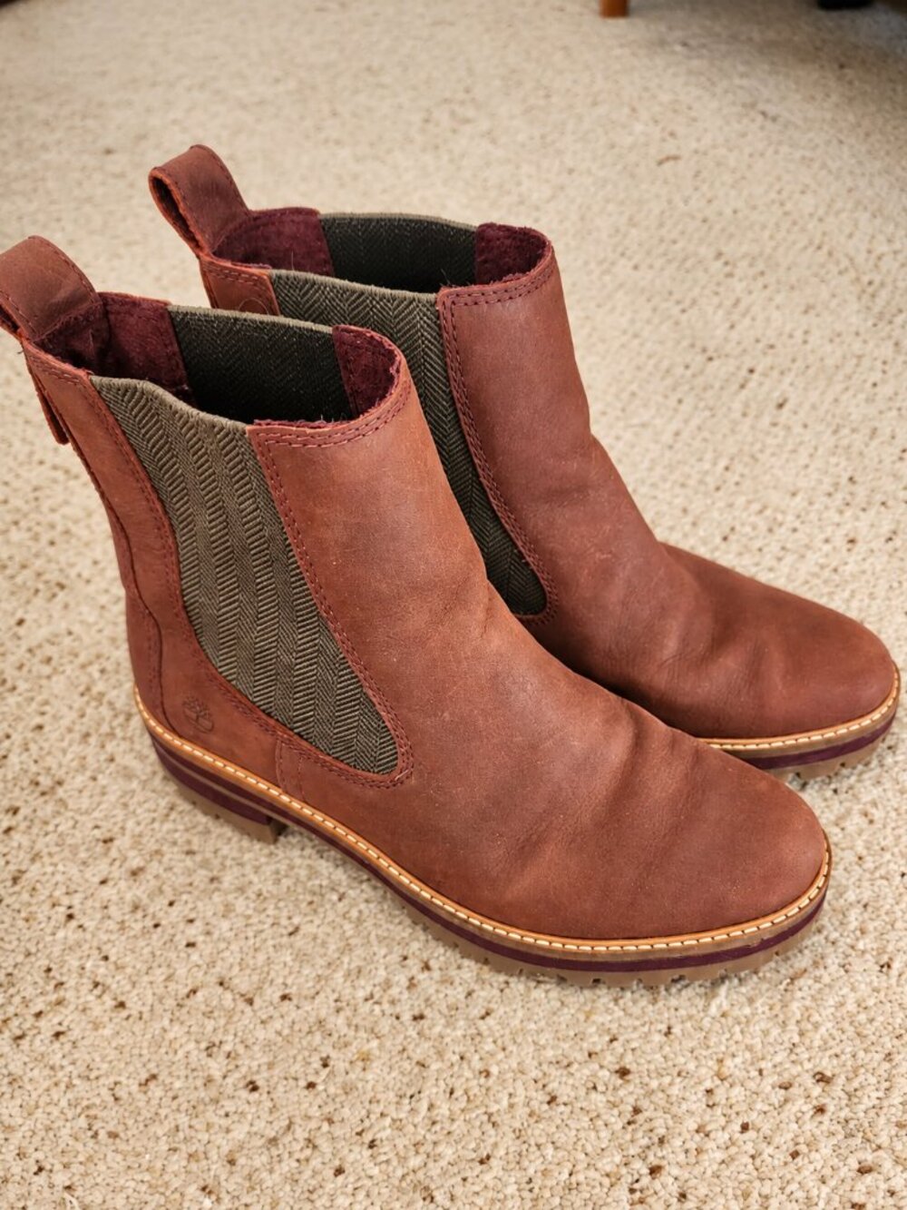Timberland Courmayeur Valley Chelsea Boots Burgundy Nubuck Size 8.5 Lug Sole